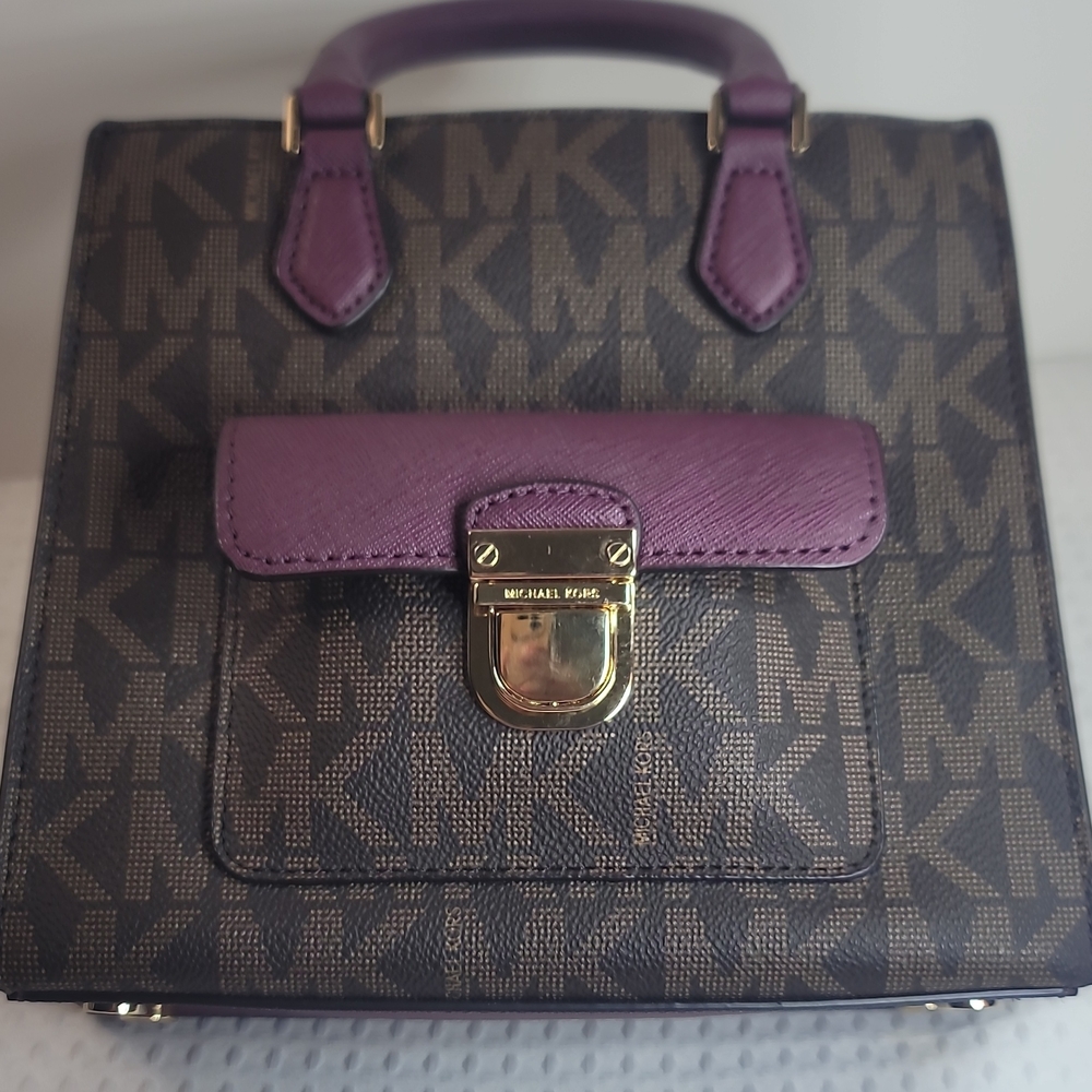 Michael Kors Purple Trim Signature MK Tote - Picture 3 of 7